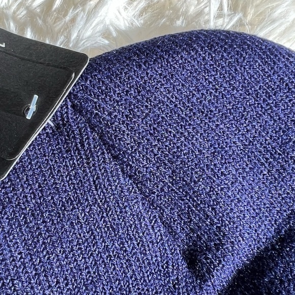 Navy blue acrylic Sport‎ beanie unisex NEW one size fits most - Picture 3 of 5